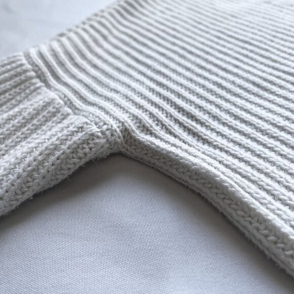 ARITZIA BABATON WHITE V-NECK SWEATER - XS - Picture 7 of 11